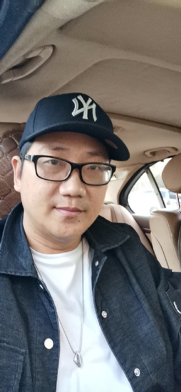 拥抱幸福的第一张照片--长汀征婚网